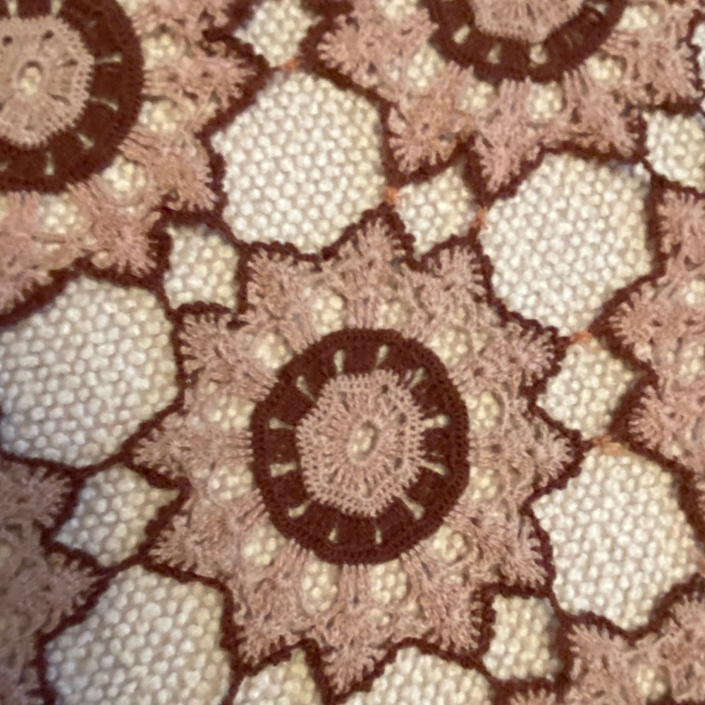 Hand Made Table Topper Decoration - Picture 4 of 4